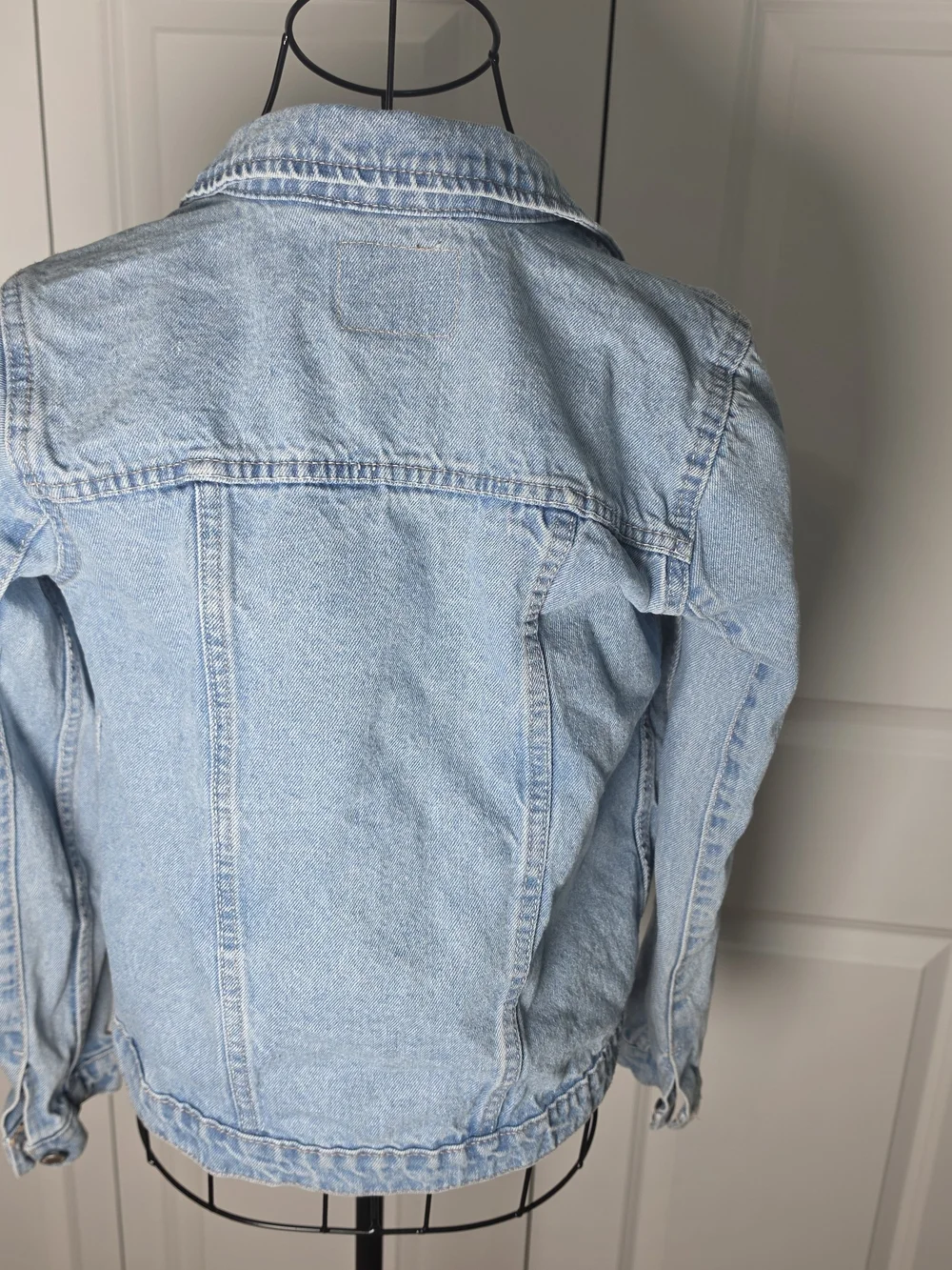 Levi’s Denim Jacket Light Wash Trucker Distressed Youth XL Women XS S